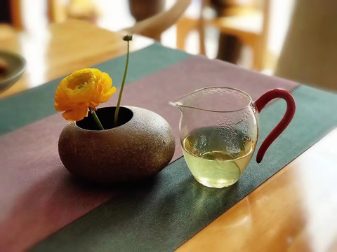 品茗有讲究：肾结石患者应避免的茶叶类型